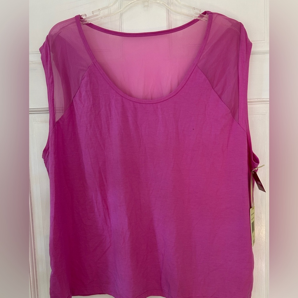 NEW SLEEVELESS TOP - Picture 2 of 6